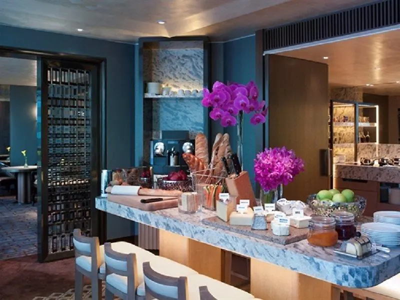 Conrad Hong Kong Hotel 5*,
